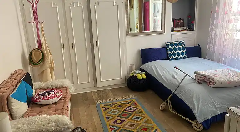 Cosy Eiffel Tower Design Studio