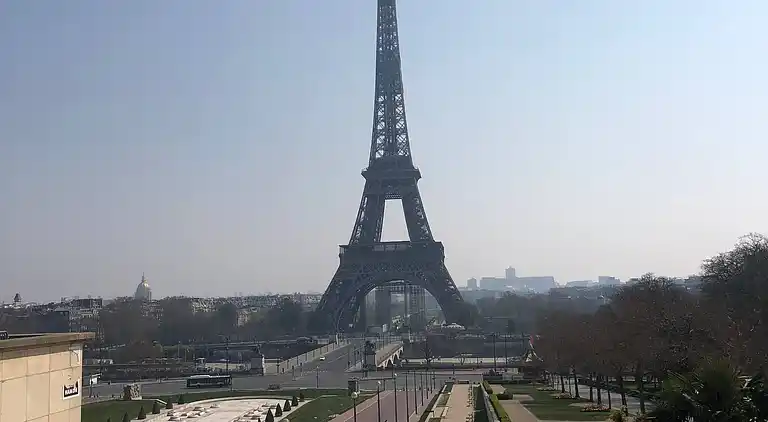 Cosy Eiffel Tower Design Studio