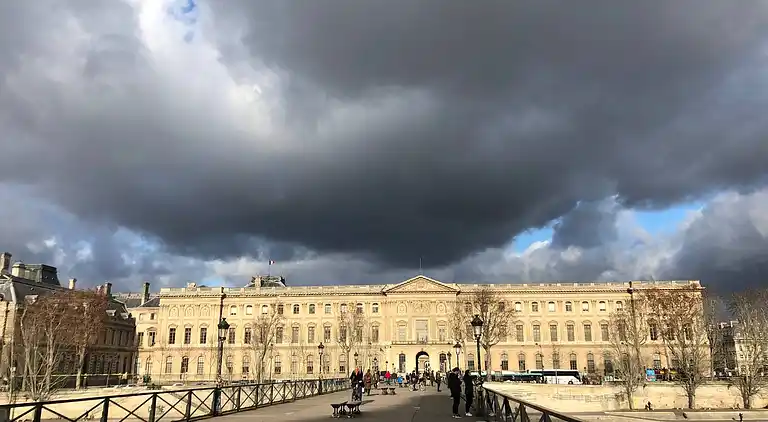 Cosy Eiffel Tower Design Studio