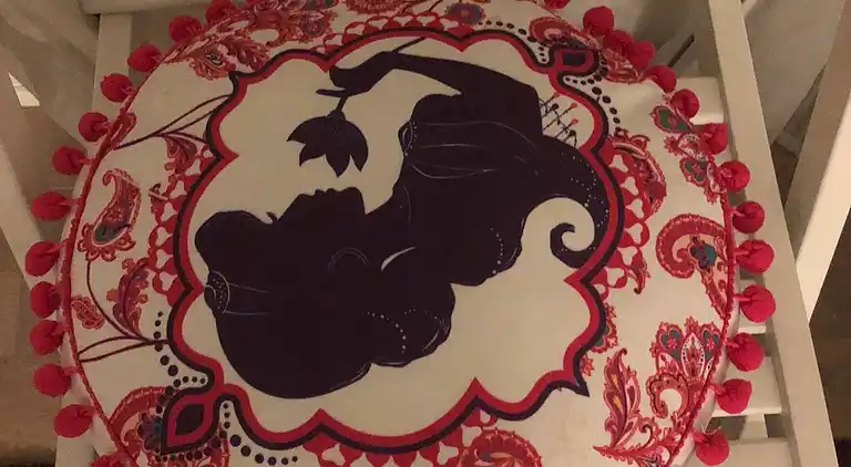 Cosy Eiffel Tower Design Studio