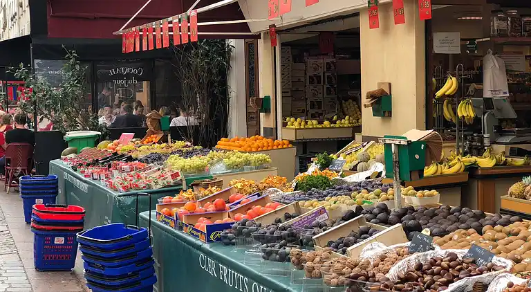 Cosy Eiffel Tower Design Studio