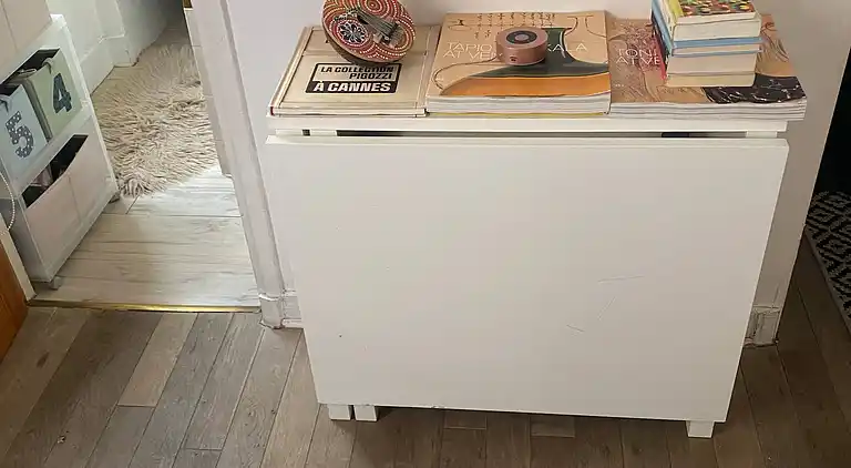 Cosy Eiffel Tower Design Studio