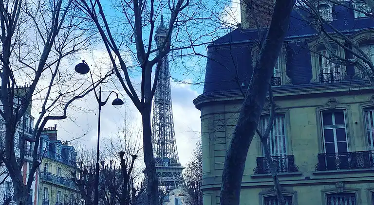 Cosy Eiffel Tower Design Studio