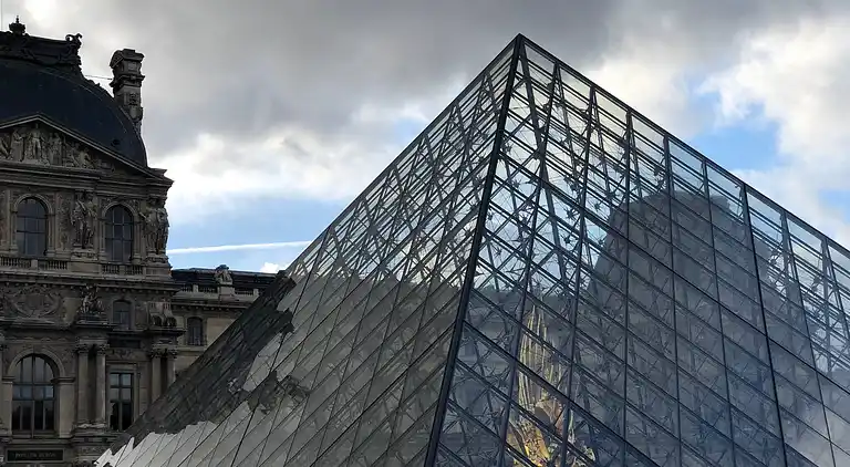 Cosy Eiffel Tower Design Studio