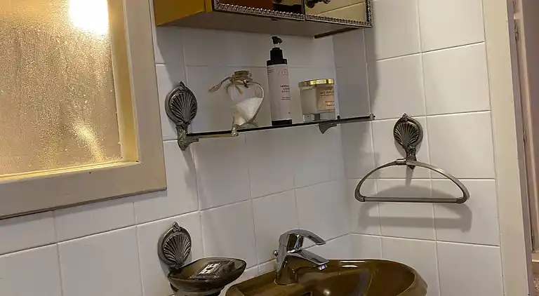 Cosy Eiffel Tower Design Studio