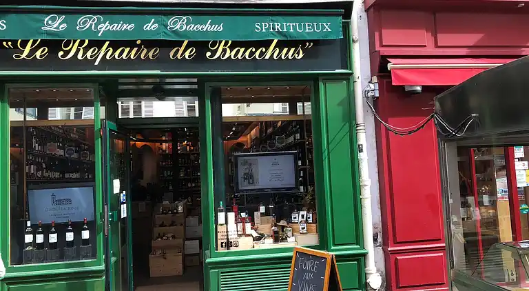 Cosy Eiffel Tower Design Studio