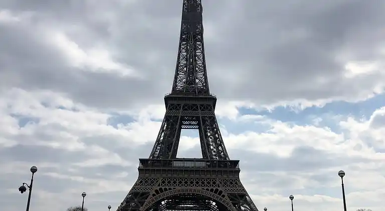 Cosy Eiffel Tower Design Studio