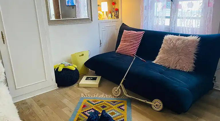 Cosy Eiffel Tower Design Studio