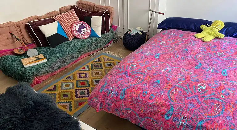 Cosy Eiffel Tower Design Studio