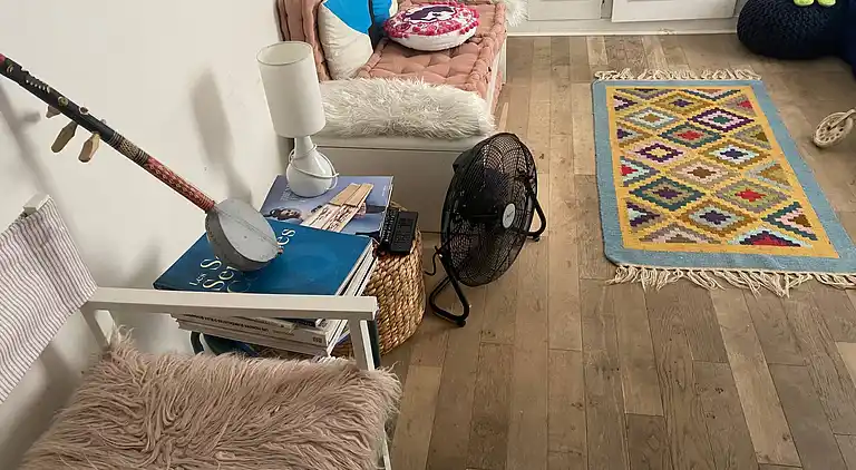 Cosy Eiffel Tower Design Studio