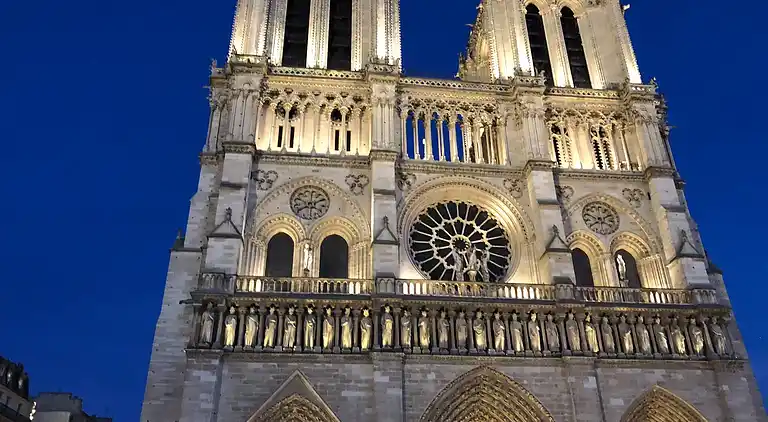 Cosy Eiffel Tower Design Studio