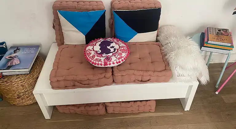 Cosy Eiffel Tower Design Studio