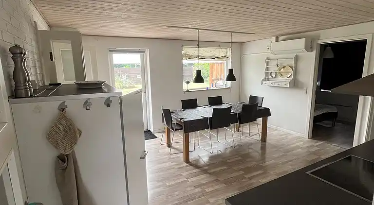 Hyggeligt sommerhus tæt på stranden