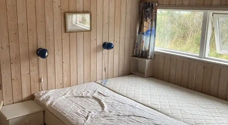 Sommerhus med havudsigt og strand i baghaven