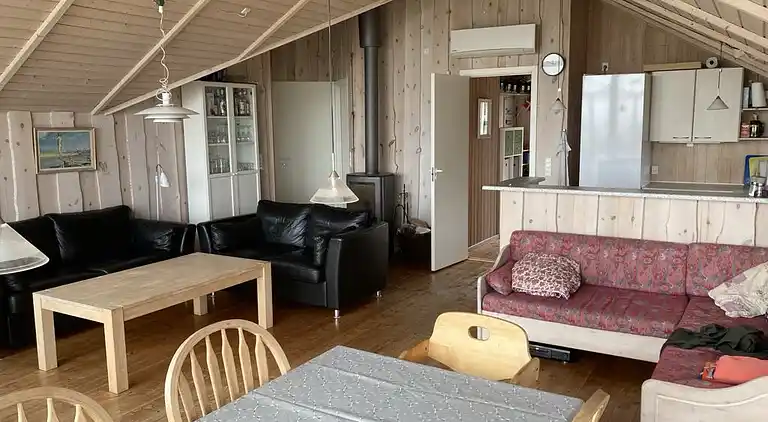 Sommerhus med havudsigt og strand i baghaven