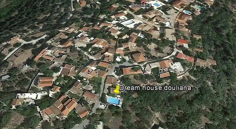 Dream 1 -traditional House With Pool To Share