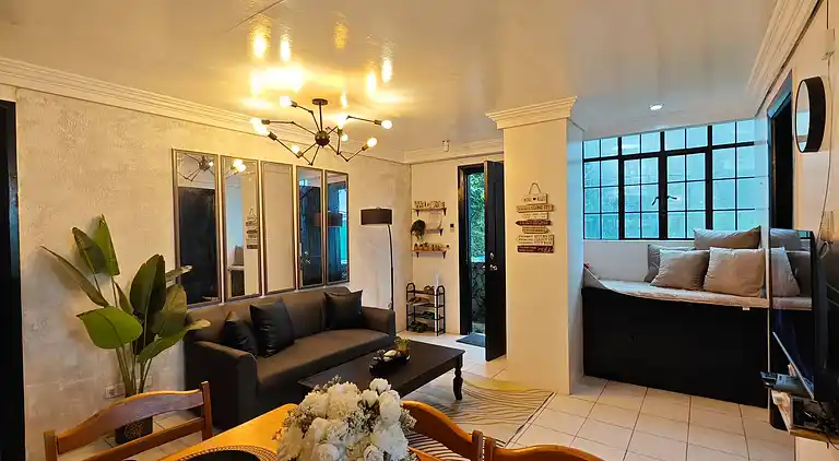 Entfliehen Sie nach LuxHomme, Ihrem geräumigen Refugium im