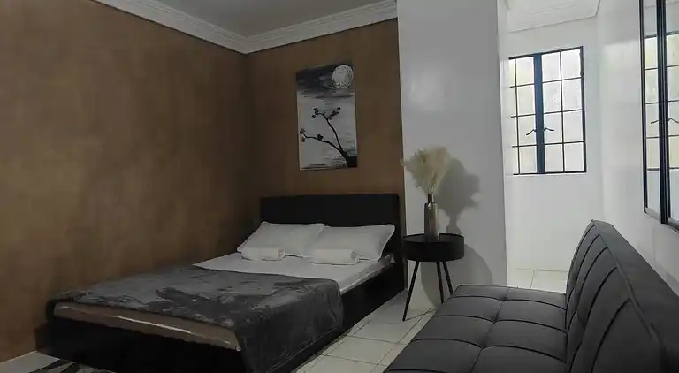 Entfliehen Sie nach LuxHomme, Ihrem geräumigen Refugium im