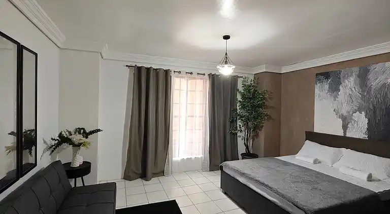 Entfliehen Sie nach LuxHomme, Ihrem geräumigen Refugium im