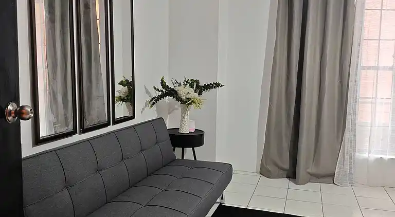 Entfliehen Sie nach LuxHomme, Ihrem geräumigen Refugium im