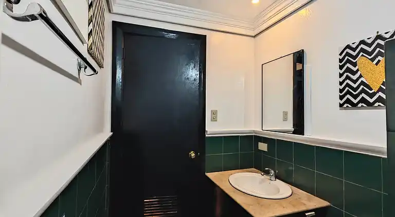 Entfliehen Sie nach LuxHomme, Ihrem geräumigen Refugium im