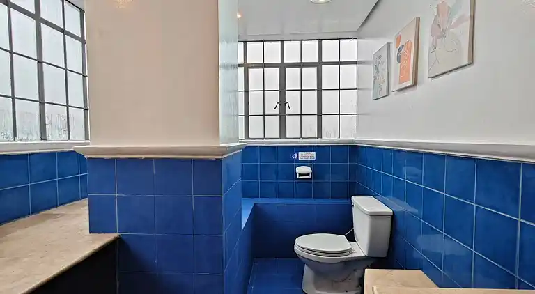 Entfliehen Sie nach LuxHomme, Ihrem geräumigen Refugium im