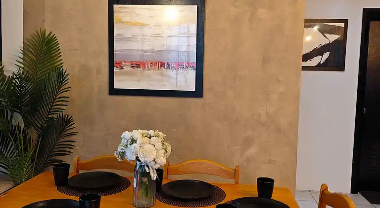 Entfliehen Sie nach LuxHomme, Ihrem geräumigen Refugium im