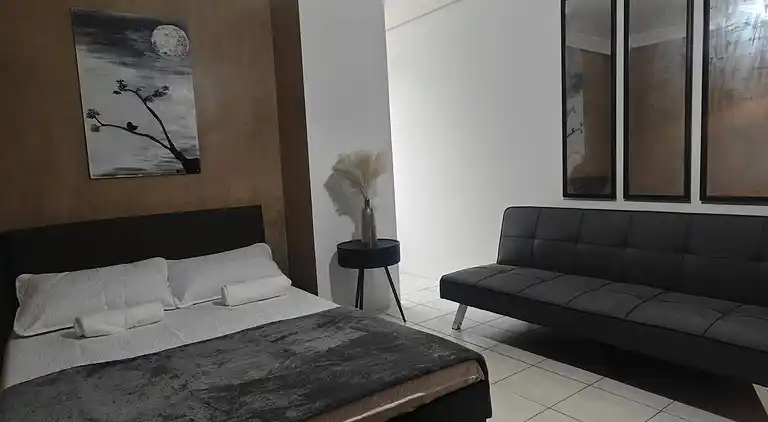 Entfliehen Sie nach LuxHomme, Ihrem geräumigen Refugium im