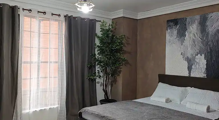 Entfliehen Sie nach LuxHomme, Ihrem geräumigen Refugium im