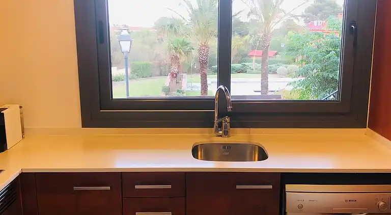 BOLIG TÆT PÅ STRAND MED POOL OG  TÆT PÅ PORT AVENTURA