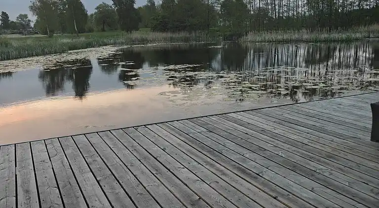 Lakefront luxury holiday retreat with cozy loft