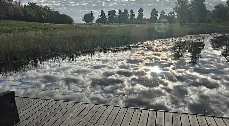 Lakefront luxury holiday retreat with cozy loft