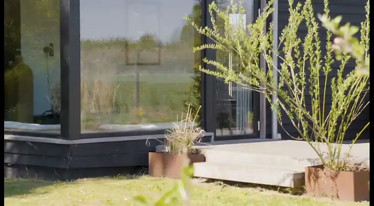 Lyxigt sommarhus på vacker skogsmark