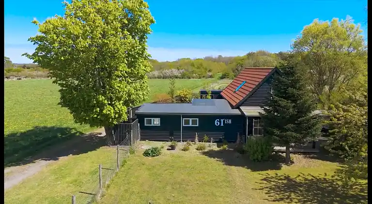 Lyxigt sommarhus på vacker skogsmark