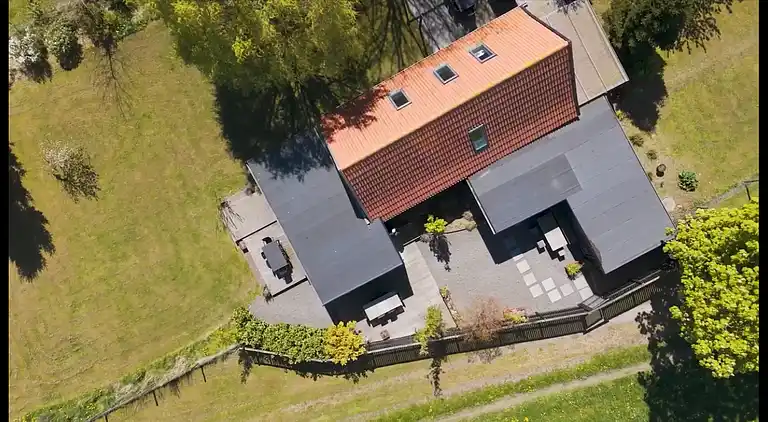 Lyxigt sommarhus på vacker skogsmark