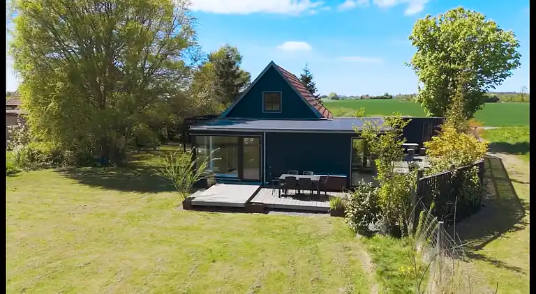 Lyxigt sommarhus på vacker skogsmark