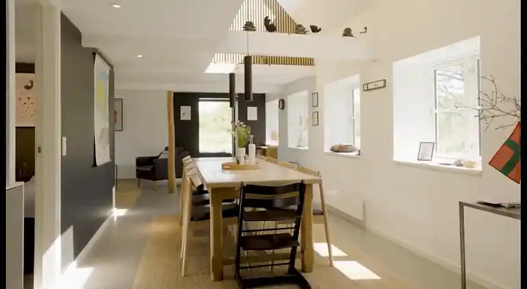 Lyxigt sommarhus på vacker skogsmark