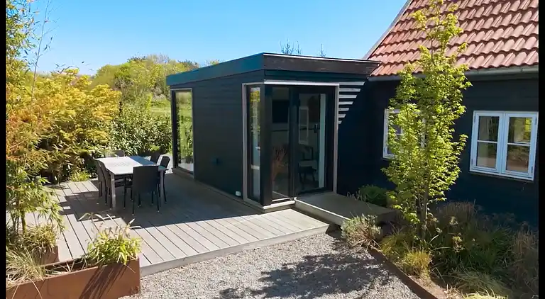 Lyxigt sommarhus på vacker skogsmark