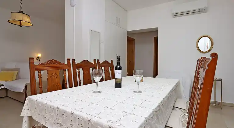 Two bedroom apartment with terrace and sea view Dramalj,