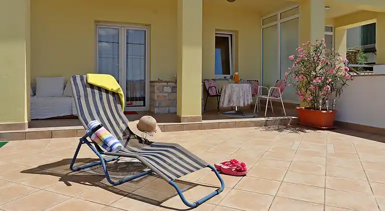 Two bedroom apartment with terrace and sea view Dramalj,