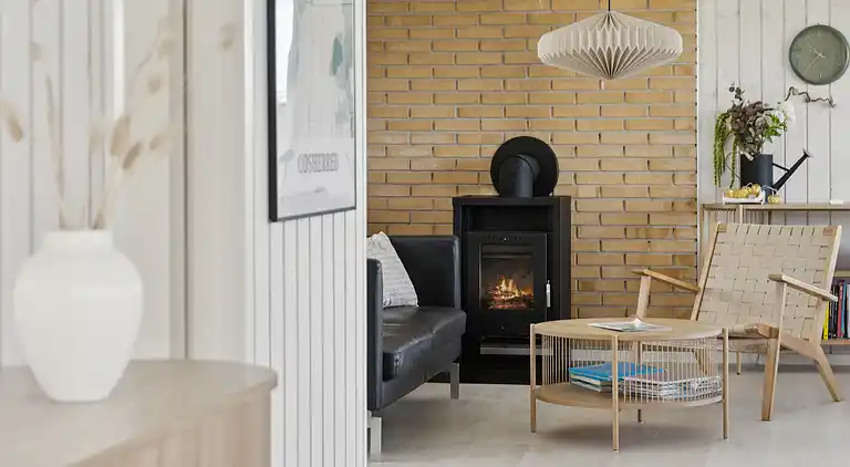 Nyrenoveret feriehus m. havudsigt, 50m fra strand