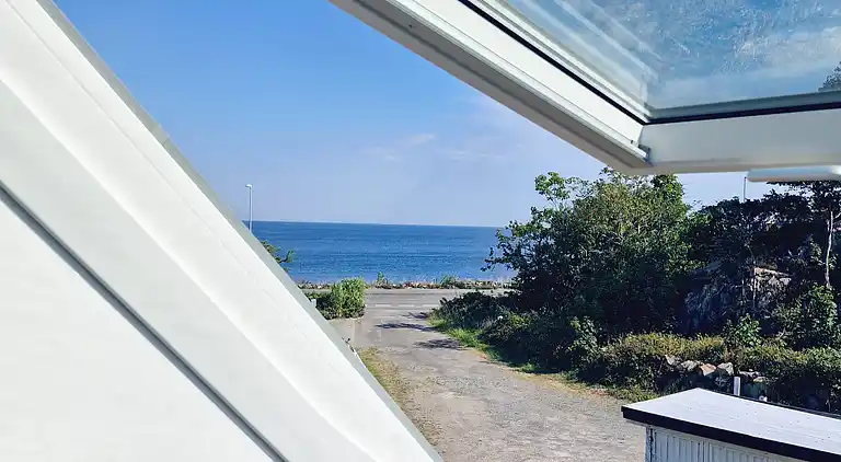 Ferieidyl i Sandvig med havudsigt