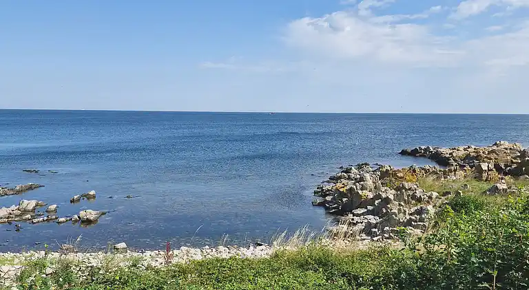 Ferieidyl i Sandvig med havudsigt