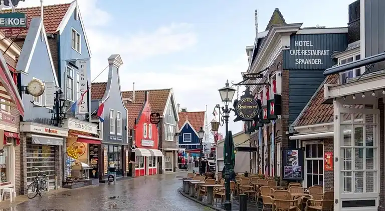 Houseboat in Volendam