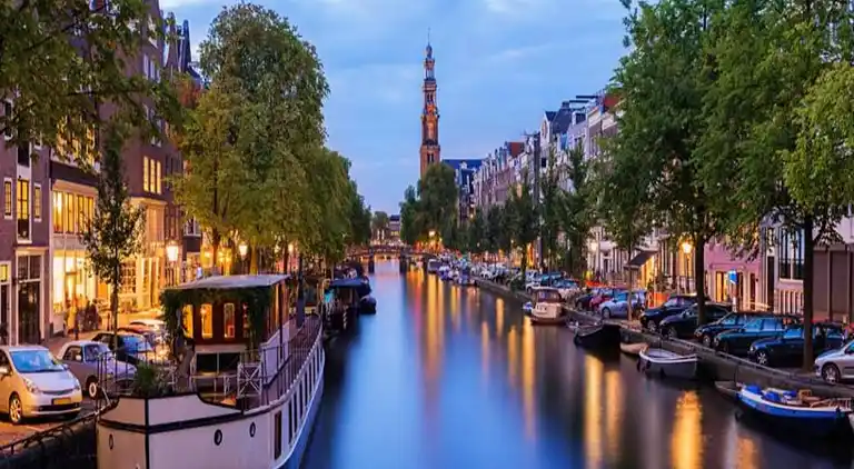 Houseboat in Volendam