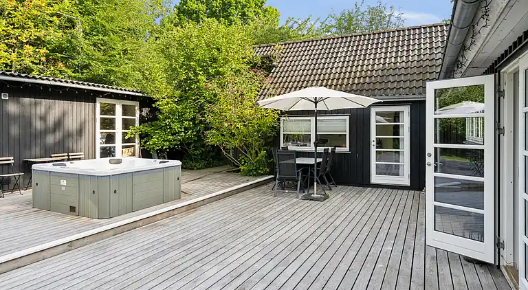 Moderne hus til kip med udespa og sauna 