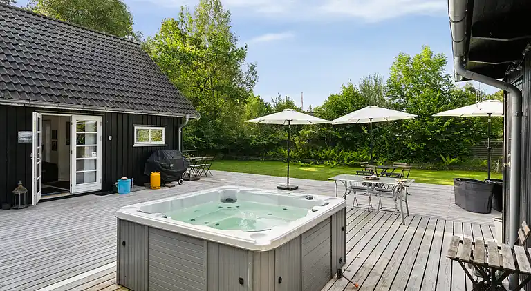 Moderne hus til kip med udespa og sauna 