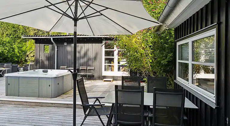 Moderne hus til kip med udespa og sauna 