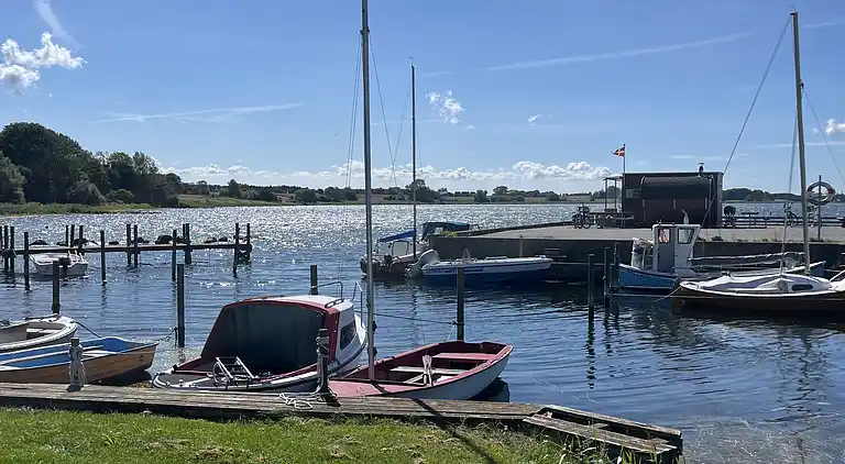 Rummeligt sommerhus på Bogø