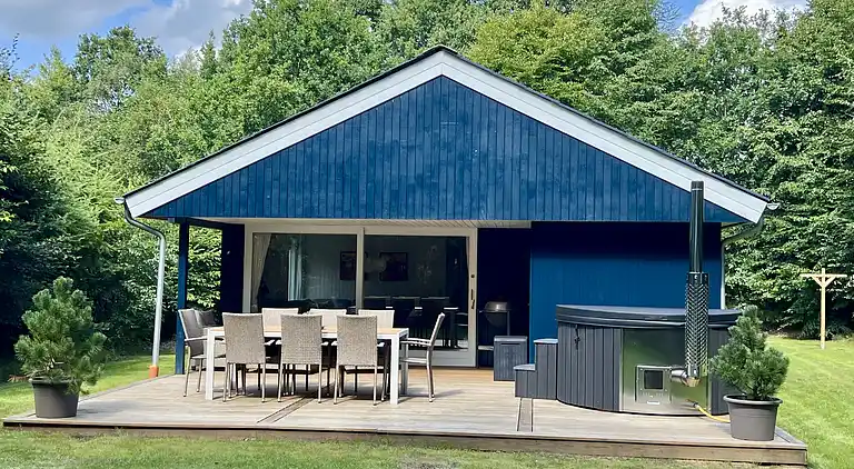 Nyrenoveret sommerhus ved Kvie sø